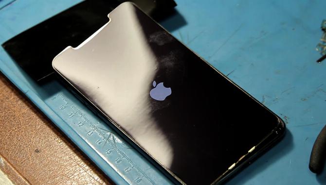 Замененное стекло на iPhone 11