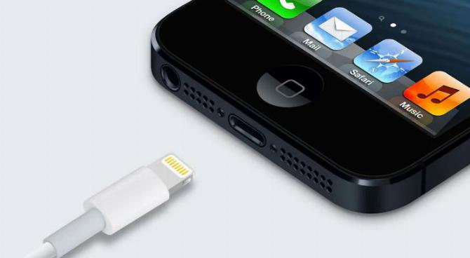 iPhone 5 с разъемом lightning